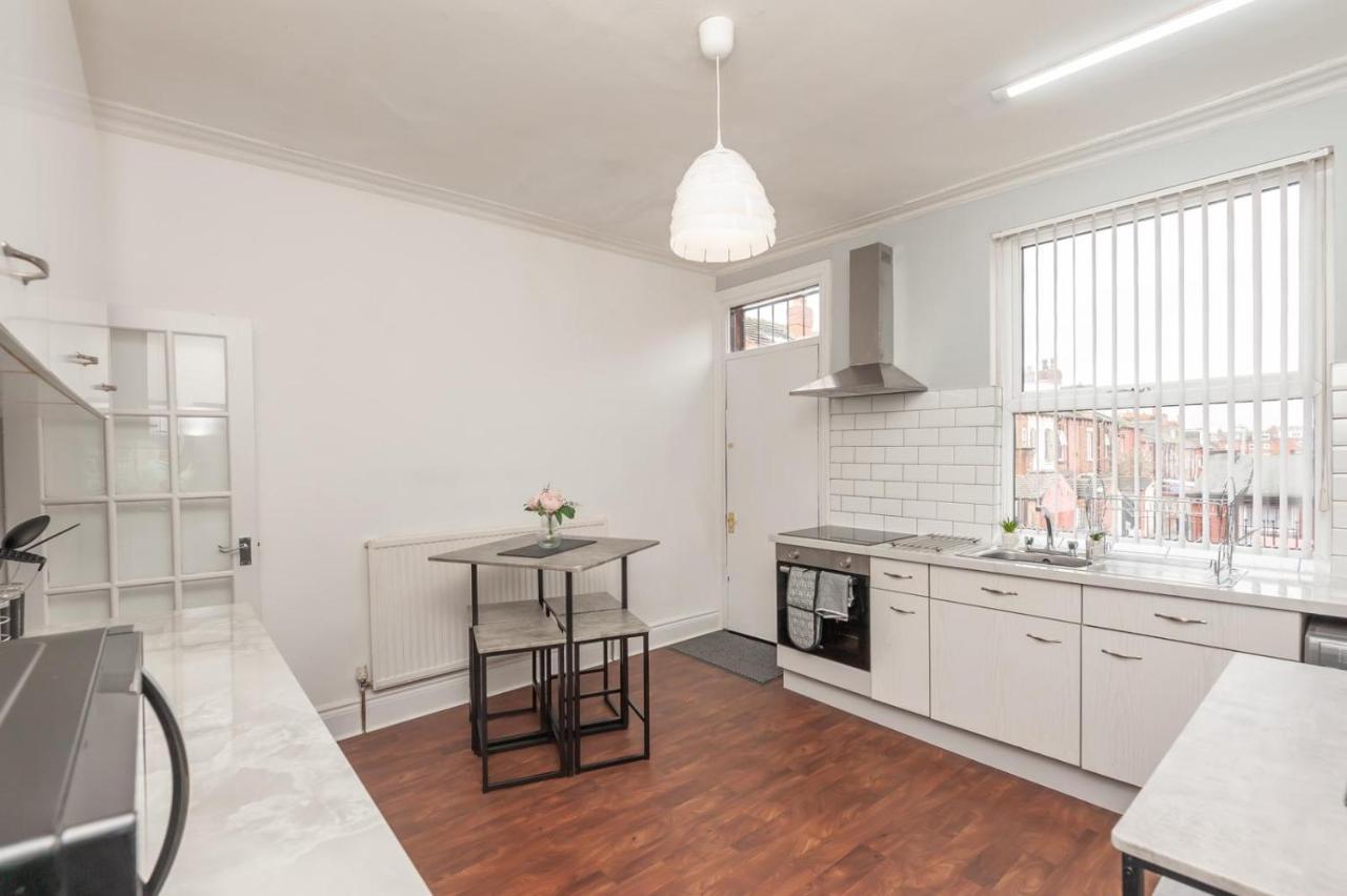 Villa Leeds 4-Bed House - Sleeps 9 Free Parking & Wifi Exterior foto