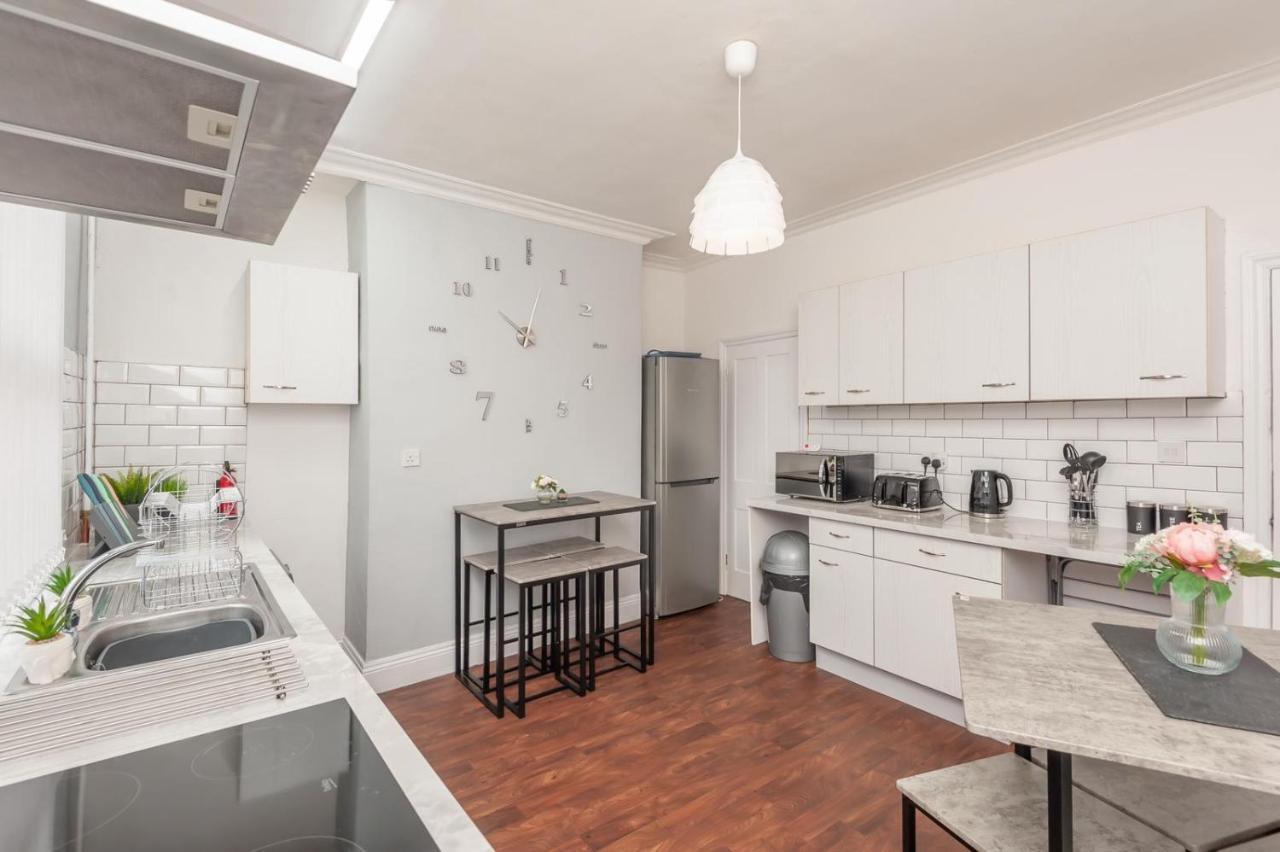 Villa Leeds 4-Bed House - Sleeps 9 Free Parking & Wifi Exterior foto